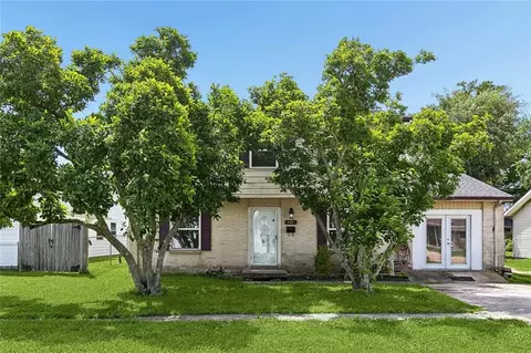 421 Holy Cross Pl, Kenner, LA 70065