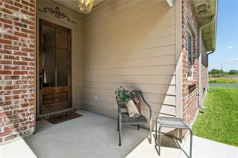 Exterior - 326 Nicklaus Dr, Slidell, LA 70458 photo 5 of 8