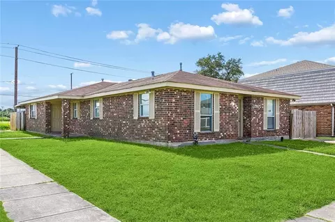 8600 Patricia 3565 Kings Dr, Chalmette, LA 70043