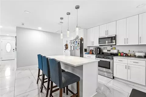 Kitchen - 2111 10th St, Kenner, LA 70062 photo 2 of 2
