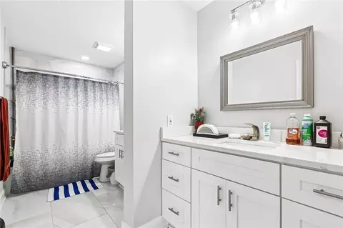 Bath - 2111 10th St, Kenner, LA 70062 photo 1 of 3