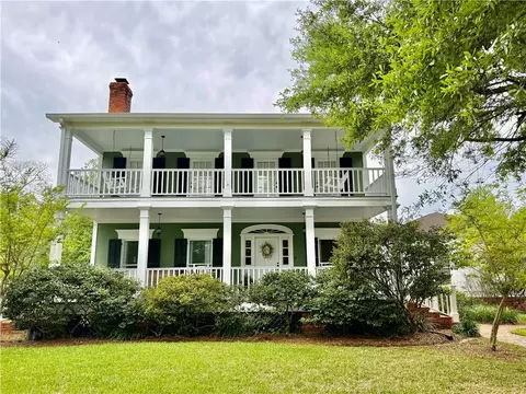 5604 Courtland Pl, Alexandria, LA 71301