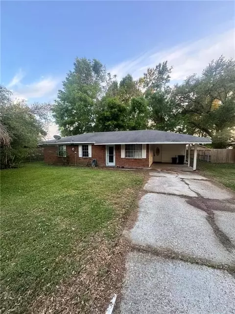 203 Madeline Dr, Tallulah, LA 71282