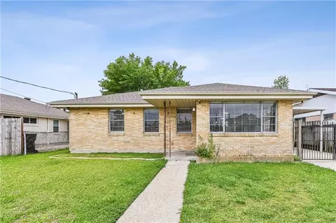 2338 Corinne Dr, Chalmette, LA 70043