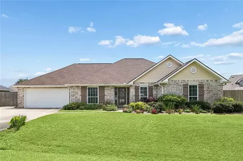 135 Magnolia Ct, Luling, LA 70070