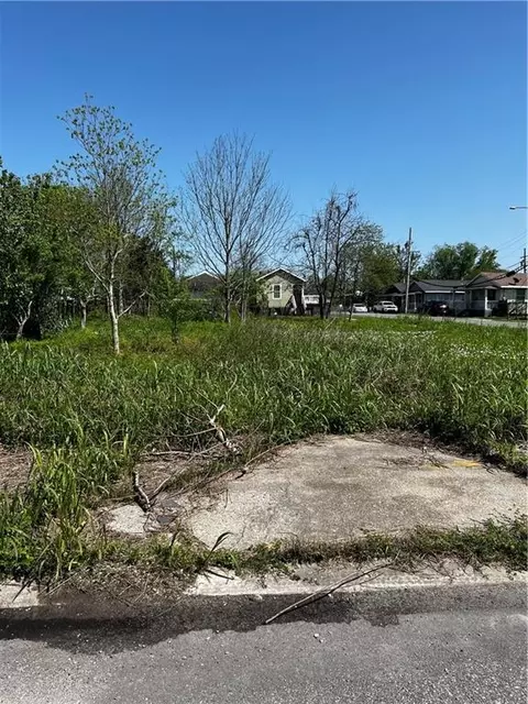 1805 Montegut St, New Orleans, LA 70117