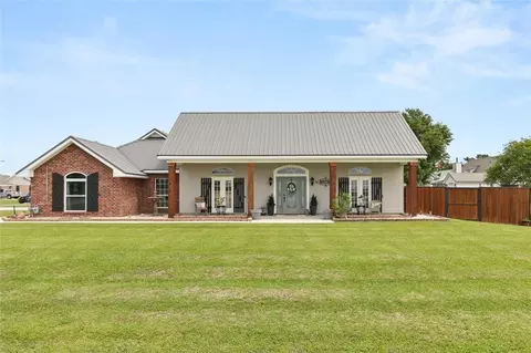 102 S Bayou Estates Dr, Des Allemands, LA 70030