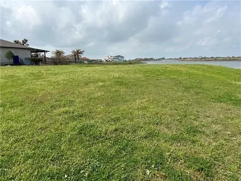 S Lakeshore Boulevard, Slidell, LA 70461
