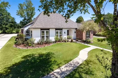 626 Shadow Oak Dr, Baton Rouge, LA 70810