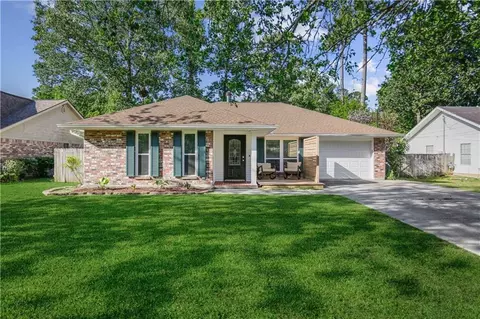213 Elmwood St, Mandeville, LA 70448