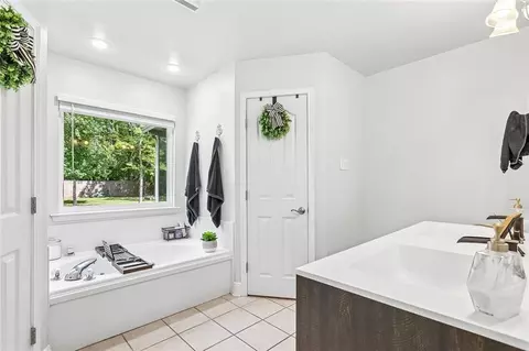 Bath - 225 Swallow St, Covington, LA 70433 photo 2 of 3