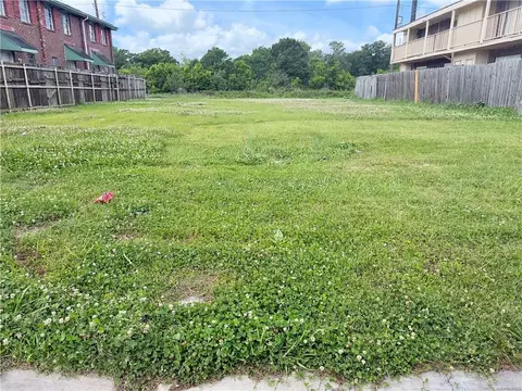 4144 Lac Bienville Dr, Harvey, LA 70058