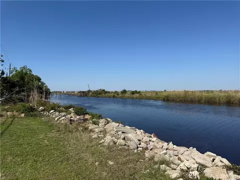 4591 Pontchartrain Dr, Slidell, LA 70458 photo 3