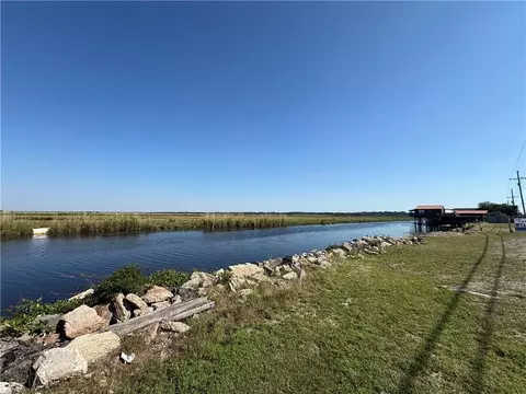 4591 Pontchartrain Dr, Slidell, LA 70458 photo 2