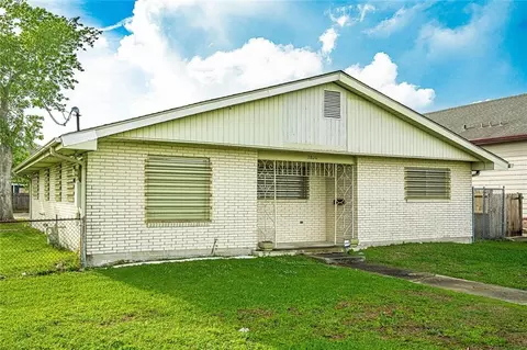 2800 Lake Villa Dr, Metairie, LA 70002