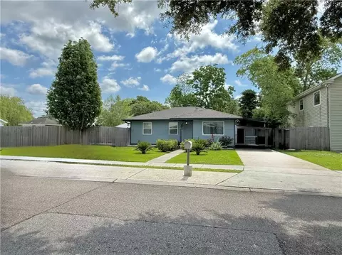 63 Packenham Ave, Chalmette, LA 70043