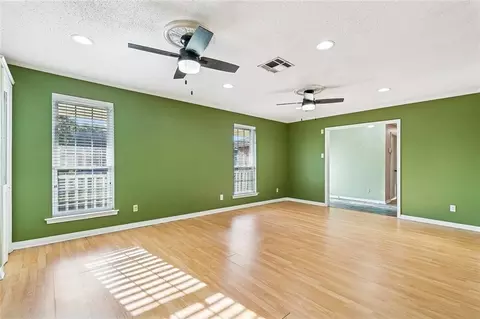 Living - 27 Shenandoah St, Kenner, LA 70065 photo 2 of 6
