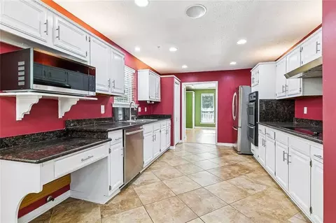 Kitchen - 27 Shenandoah St, Kenner, LA 70065 photo 1 of 2