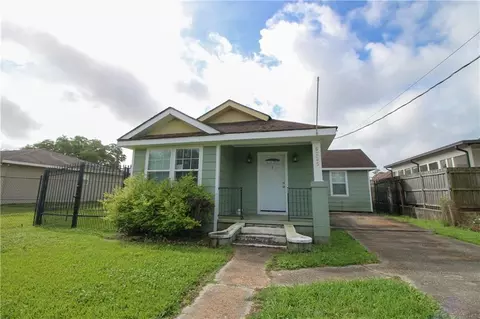 6225 Evelina St, Marrero, LA 70072