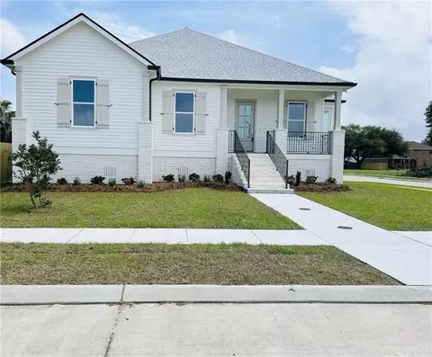 3901 Jean Lafitte Blvd, Chalmette, LA 70043