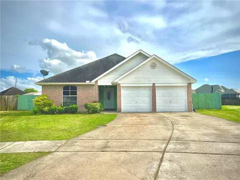11 Kerney Ct, Laplace, LA 70068