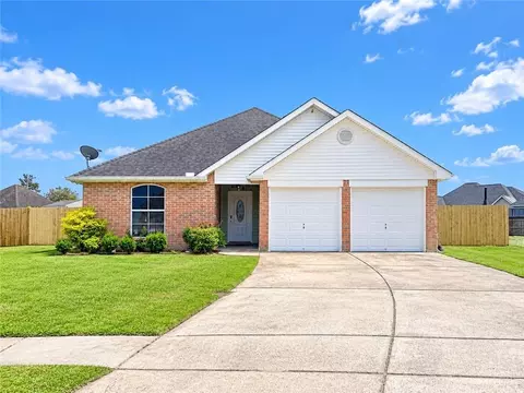 11 Kerney Ct, Laplace, LA 70068