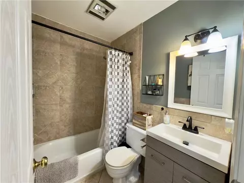 Bath - 456 Hooper Dr, Kenner, LA 70065 photo 1 of 2