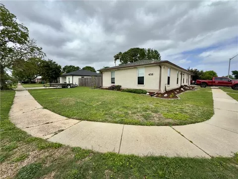 Exterior - 456 Hooper Dr, Kenner, LA 70065 photo 2 of 7