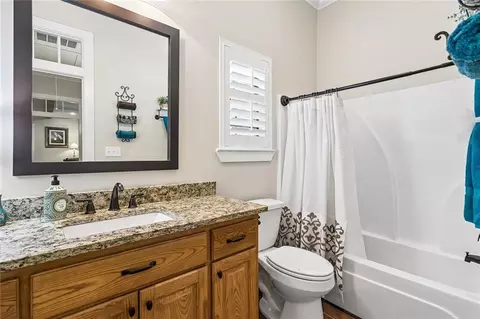 Bath - 20885 Swamp Rd, Springfield, LA 70462 photo 3 of 5