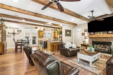 Living - 20885 Swamp Rd, Springfield, LA 70462 photo 1 of 6