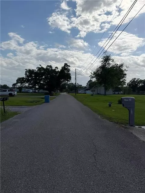 161 Nicholas St, Hahnville, LA 70057