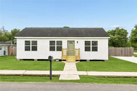 123 Oak St, Saint Rose, LA 70087