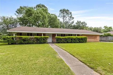 203 Robert Lee Cir, Lafayette, LA 70506