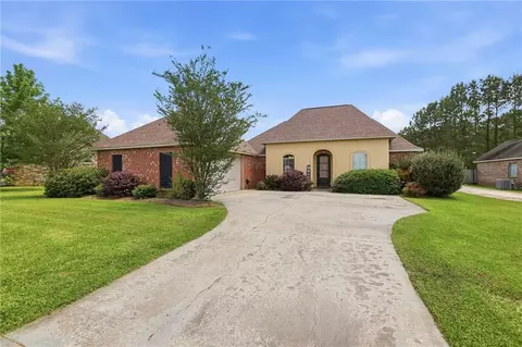 38606 Red Bud Ln, Denham Springs, LA 70706
