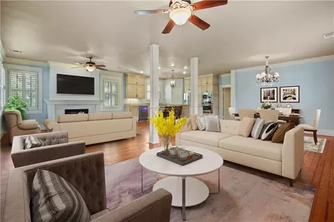 Living - 127 Wilkinson St, Mandeville, LA 70448 photo 3 of 4