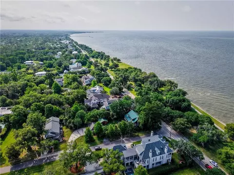 View/Area - 127 Wilkinson St, Mandeville, LA 70448 photo 1 of 2