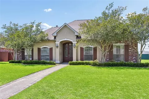205 Riverwood Dr, Saint Rose, LA 70087
