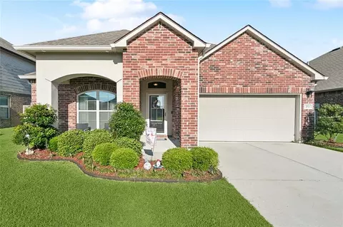 212 W Lake Ct, Slidell, LA 70461