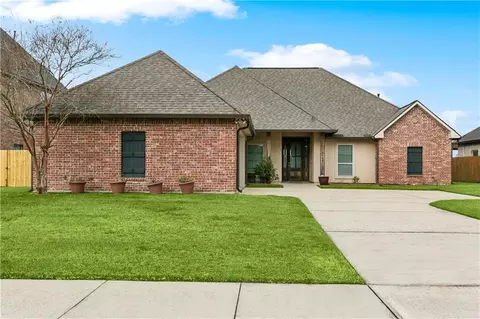 8669 Sandpiper St, Denham Springs, LA 70706