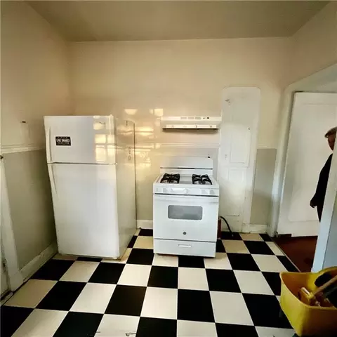 Kitchen - 318 Harding St, Jefferson, LA 70121 photo 2 of 2