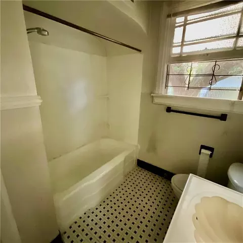 Bath - 318 Harding St, Jefferson, LA 70121 photo 1 of 1