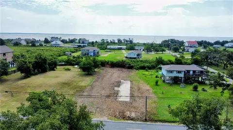 5115 Jean Lafitte Blvd, Lafitte, LA 70067