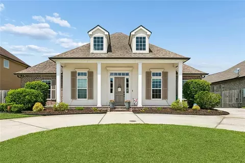 134 Chapel Hill Dr, Belle Chasse, LA 70037