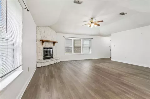 Living - 113 Celeste Cir, Slidell, LA 70458 photo 2 of 2