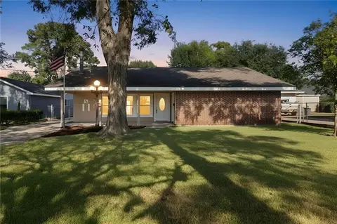 89 Haroleans St, Harahan, LA 70123