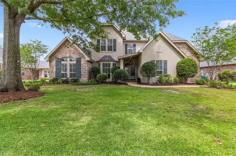 505 Evergreen Dr, Mandeville, LA 70448