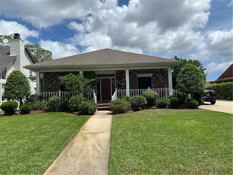 725 Marlene Dr, Gretna, LA 70056