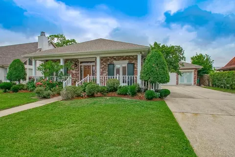 725 Marlene Dr, Gretna, LA 70056