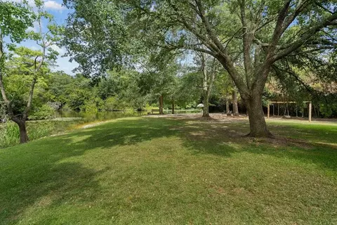 Exterior - 14 Riverbend Ln, Covington, LA 70433 photo 2 of 10