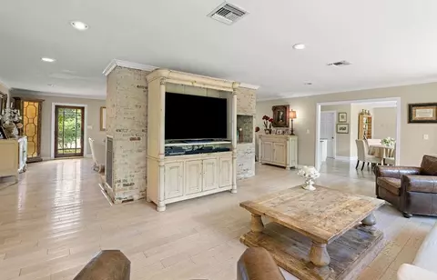 Living - 14 Riverbend Ln, Covington, LA 70433 photo 1 of 5